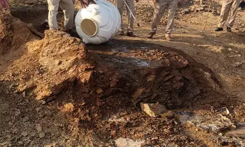 हथकढ़ शराब तस्करों के ठिकानों पर दबिश, 10 हजार लीटर वॉश व 4 भट्टियों को किया नष्ट