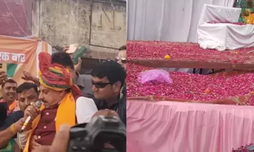 CM मोहन यादव दे रहे थे भाषण, अचानक मंच टूटने से गिरते-गिरते बचे