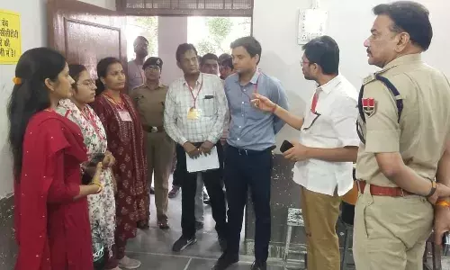 जिला निर्वाचन अधिकारी तथा पुलिस अधीक्षक दुष्यंत ने मतदान केंद्रों का निरीक्षण किया जिला निर्वाचन अधिकारी तथा पुलिस अधीक्षक दुष्यंत ने मतदान केंद्रों का निरीक्षण किया