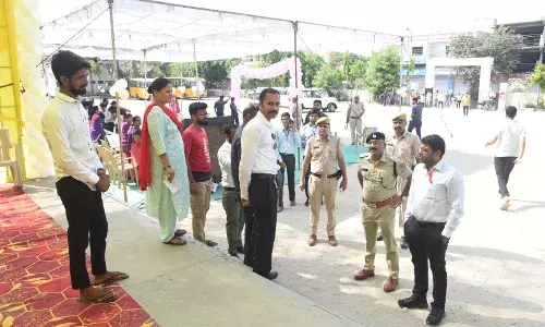 सुबह से शाम तक कलक्टर-एसपी ने मतदान केंद्रों का संभाला मोर्चा सुबह से शाम तक कलक्टर-एसपी ने मतदान केंद्रों का संभाला मोर्चा