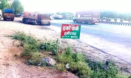 पर्यटकों की सुरक्षा के लिए इको पार्क मार्गदर्शक संकेत बोर्ड लगाये