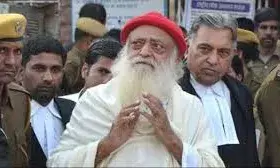 आसाराम के आश्रम में सत्संग के दौरान तोड़फोड़, श्रद्धालुओं को पीटा