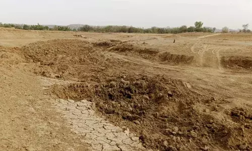 भीमपुरा बांध में अवैध मिट्टी दोहन जारी