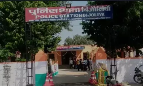 वोटर को धमकाने के आरोप में पूर्व सरपंच गिरफ्तार