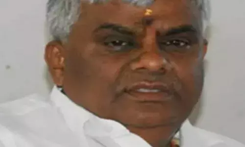 एसआईटी ने एच.डी.  को पूर्व पीएम देवेगौड़ा के आवास से हिरासत में लिया