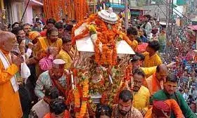 बाबा केदार की डोली, जयकारों के साथ धाम के लिए किया प्रस्थान