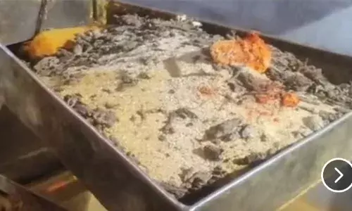 15 हजार किलो मिलावटी मसाले बरामद ,3 गिरफ्तार,लकड़ी के बुरादे और सड़े चावल से बनाते थे मसाला 15 हजार किलो मिलावटी मसाले बरामद ,3 गिरफ्तार,लकड़ी के बुरादे और सड़े चावल से बनाते थे मसाला