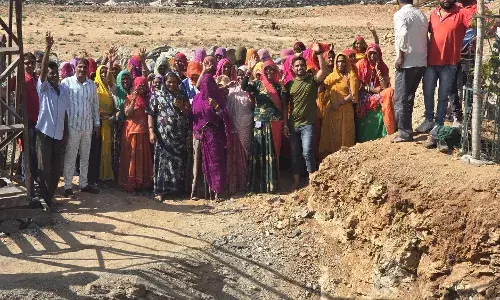 कुँए में पानी आने पर ग्रामवाशियो ने की गंगा मैया की पूजा कुँए में पानी आने पर ग्रामवाशियो ने की गंगा मैया की पूजा