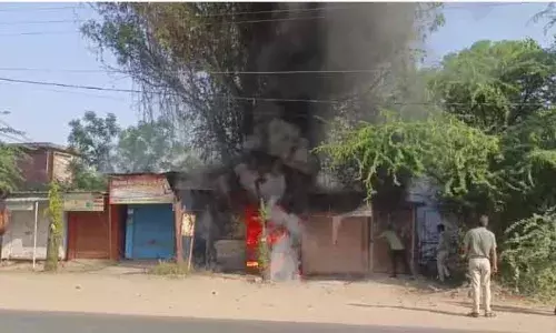 कैबिन में लगी आग, कम्प्यूटर और अन्य उपकरण जल कर राख, 5 लाख का नुकसान