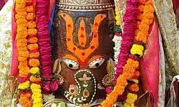 भस्म आरती में श्री गणेश स्वरूप में सजे बाबा महाकाल, मस्तक पर लगाया ॐ नमः शिवाय का त्रिपुंड