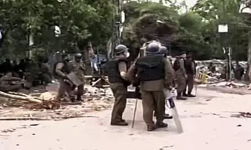 पाकिस्तान के ग्वादर में एक बार फिर आतंकी हमला, सात मजदूरों की मौत, एक घायल पाकिस्तान के ग्वादर में एक बार फिर आतंकी हमला, सात मजदूरों की मौत, एक घायल