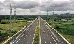 अब सड़कें खुद करेंगी अपनी मरम्मत! NHAI की ये नई तकनीक हाईवे पर गड्ढों को करेगा कम