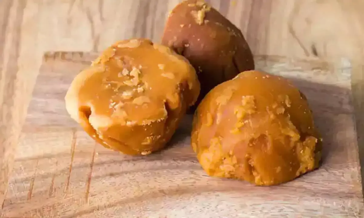 गर्मियों में रोजाना में गुड़ खाने के 7 फायदे, महिलाओं के लिए बेहद जरुरी