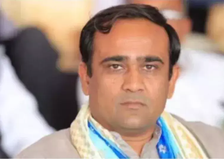 पर्चा रद्द होने की बताई वजह बता कांग्रेस उम्मीदवार नीलेश कुंभानी; ने कहा मैंने नहीं कांग्रेस ने मुझे धोखा दिया पर्चा रद्द होने की बताई वजह बता कांग्रेस उम्मीदवार नीलेश कुंभानी; ने कहा मैंने नहीं कांग्रेस ने मुझे धोखा दिया