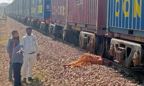 देर रात घर से निकली बुजुर्ग महिला की मालगाड़ी से कटकर मौत, ठीक नहीं थी दीमागी हालत