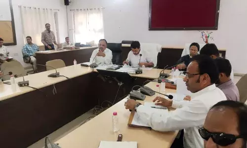 राजस्व अधिकारी बकाया राजस्व प्रकरणों का समयबद्ध निस्तारण करवाना सुनिश्चित करे - जिला कलक्टर