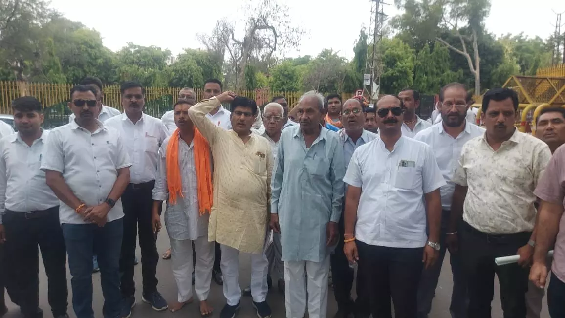 सर्व हिंदू समाज की मांग, एसपी को सौंपा ज्ञापन सर्व हिंदू समाज की मांग, एसपी को सौंपा ज्ञापन