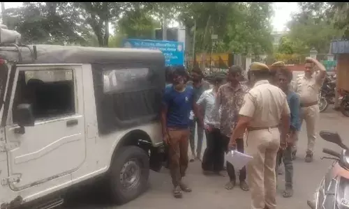 विशेष अभियान- 149 पुलिसकर्मियों पर 53 स्थानों पर दी दबिश, 120 अपराधी पकड़े विशेष अभियान- 149 पुलिसकर्मियों पर 53 स्थानों पर दी दबिश, 120 अपराधी पकड़े