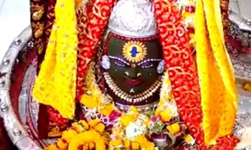 वैष्णव तिलक, मावे और भांग के सजे बाबा महाकाल, मस्तक पर लगाया त्रिपुंड