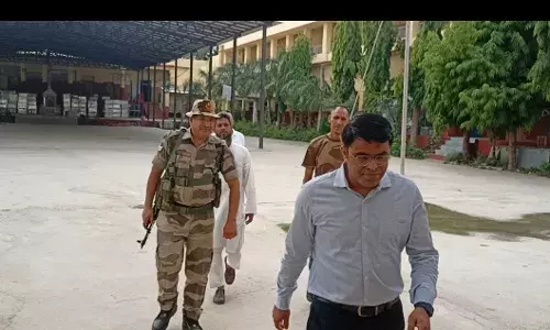 बालकृष्ण विद्या भवन पहुंचकर कलक्टर ने लिया व्यवस्थाओं का जायजा