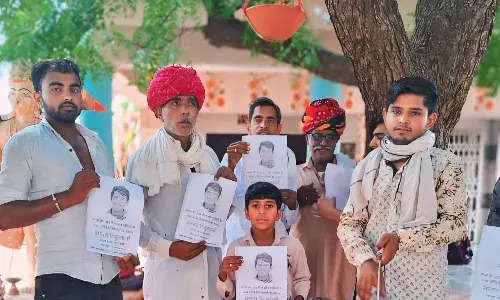 300 दिन से संपत प्रजापति भारत पैदल यात्रा पर, ग्राम वासियों ने बांधे परिंडे