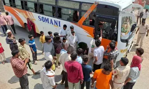 छात्र से मारपीट के विरोध में पालड़ी में प्रदर्शन, निजी बस संचालक के खिलाफ कार्रवाई की मांग