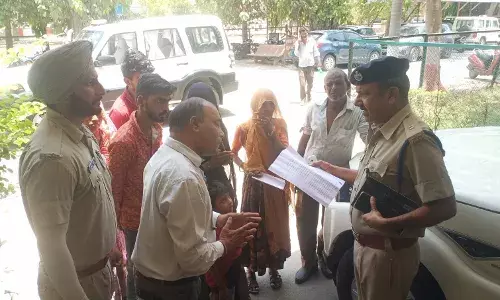 समाज ने किया हुका पानी बंद, पुलिस अधीक्षक से की शिकायत