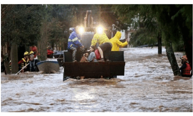 पापुआ न्यू गिनी में  सोए थे लोग गांव पर पहाड़ आ गिरा ,  100  लोगो की मौत, 1000 मकान मलबे में दबे