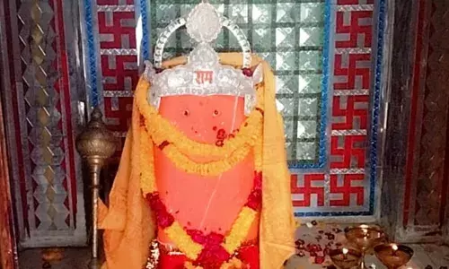 चोरों ने मंदिर का ताला तोड़कर मुकुट और भेंट राशि उड़ाई