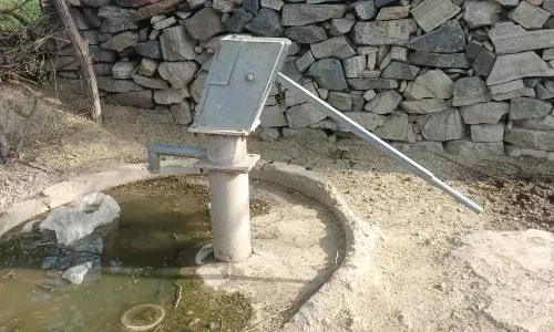 भेटडा में पेयजल  के लिए तरस रहे हैं लोग, हेडपंप खराब ग्रामीण परेशान