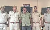 पुलिस पर फायरिंग करने वाला मोस्ट वांटेड  छिपकर बैठा था शकरगढ़ के जंगल,गिरफ्तार