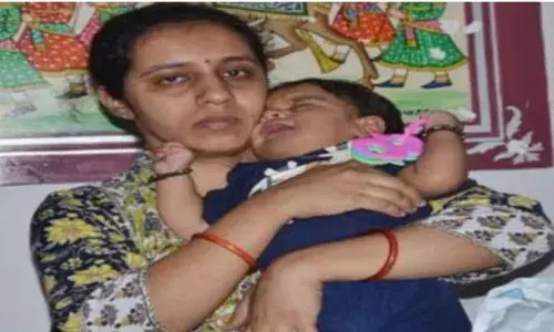 प्राइवेट अस्पताल की लापरवाही से हमेशा हमेशा के लिए छीन लीं नवजात की आंखें