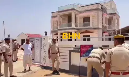 तस्करी के आरोपित दो भाइयों के दो आलीशान बंगले फ्रीज, गोल्ड भी जब्त, कई मामले दर्ज, लेकिन गिरफ्त में नहीं आये शातिर तस्करी के आरोपित दो भाइयों के दो आलीशान बंगले फ्रीज, गोल्ड भी जब्त, कई मामले दर्ज, लेकिन गिरफ्त में नहीं आये शातिर