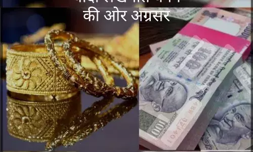 सोना चढ़ा तो  चांदी ने लखपति बनने के लिए  लगाया जोर, चांदी की कीमत में 3,100 रुपये  उछाल