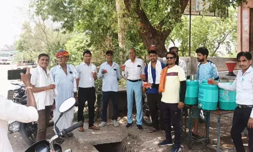 पीपलूद में भामाशाहों ने राहगीरों के लिए ठंडे पेय पदार्थ व विश्राम स्थल की व्यवस्था कर पिलाया शरबत पीपलूद में भामाशाहों ने राहगीरों के लिए ठंडे पेय पदार्थ व विश्राम स्थल की व्यवस्था कर पिलाया शरबत