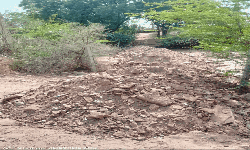 श्मशान के रास्ते में दबंगों ने डलवाई मिट्टी, डेढ़ घंटे रुकी शव यात्रा श्मशान के रास्ते में दबंगों ने डलवाई मिट्टी, डेढ़ घंटे रुकी शव यात्रा