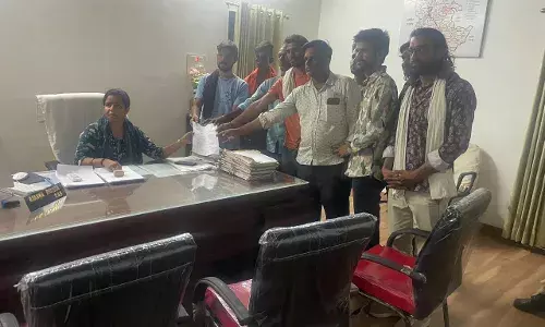 चारागाह भूमि से किये जा रहे खनन को लेकर आमेट उपखंड अधिकारी को दिया ज्ञापन