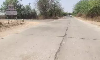 ठेकेदार नें मेगा हाइवे पर बरसाती नाला नहीं बनाया,किसानों की साख पर आंच