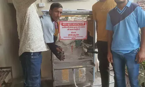 पिता की स्मृति में वाटर कूलर जनता को समर्पित पिता की स्मृति में वाटर कूलर जनता को समर्पित