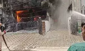 गुलमर्ग के प्रसिद्ध शिव मंदिर में भड़की आग, मशक्कत के बाद पाया काबू