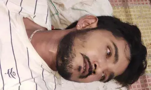 घूमते हुये बैंच पर बैठा युवक, थम गई सांसे,  भीलवाडा रोडवेज बस स्टैंड के बाहर की घटना