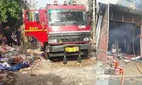 नरेला में फैक्ट्री में लगी भीषण आग, 3 लोगों की जलकर मौत, कई घायल नरेला में फैक्ट्री में लगी भीषण आग, 3 लोगों की जलकर मौत, कई घायल