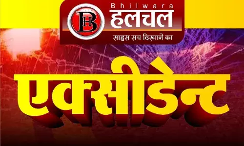 तेज रफ्तार कार ने बाइक को लगाई टक्कर, मां की मौत, बेटे सहित दो घायल, राशन लेने जाते समय हुआ हादसा