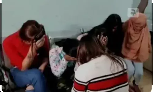 स्पा सेंटर पर छापा ,चल रहा था देह व्यापार,  पुलिस ने सात युवतियों को हिरासत में लिया