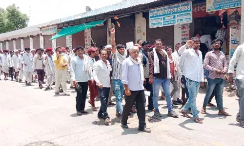 अफीम किसानो ने की डोडा चूरा नष्टीकरण पर मुआवजे की मांग अफीम किसानो ने की डोडा चूरा नष्टीकरण पर मुआवजे की मांग