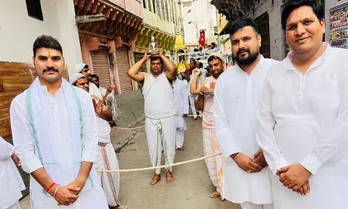 श्रुत पंचमी महोत्सव के समापन पर निकाली शोभायात्रा