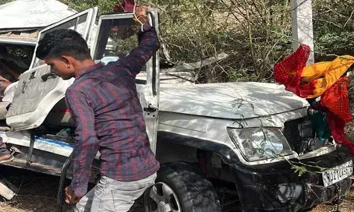 सड़क दुर्घटना में तीन की मौत, एक गंभीर घायल