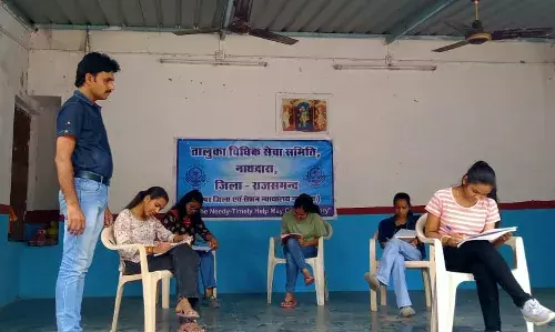 विश्व बाल श्रम निषेध दिवस पर विधिक जागरूकता श‍िविर व निबंध प्रतियोगिता आयोज‍ित