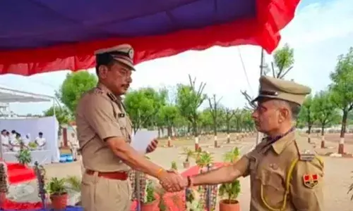 पुलिस स्थापना दिवस, पुलिस अधीक्षक ने ली परेड की सलामी, 53 पुलिस अधिकारी व कर्मचारी सेवा चिन्ह से सम्मानित