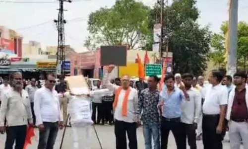 धार्मिक यात्रा बस पर हमले के विरोध और आतंकियों को मुंंहतोड़ जवाब देने की मांग